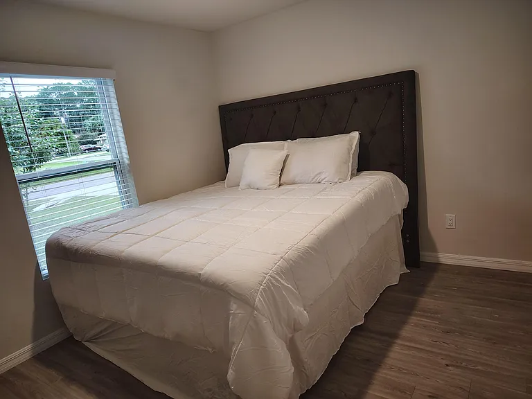 Slate Pl — Photo 1