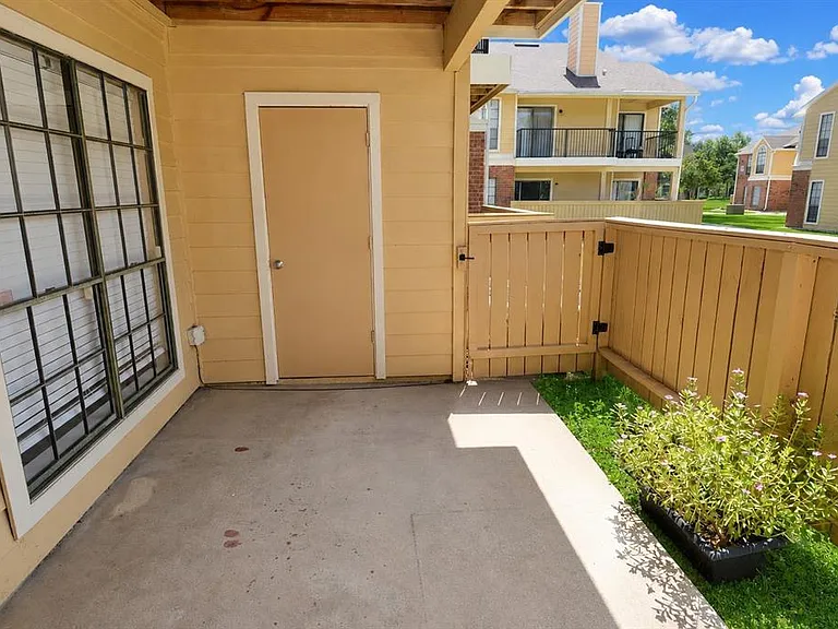 8764 Mallard Reserve Dr #101 — Photo 57