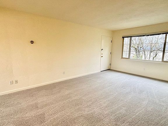 5th image of 815 SE 42nd Ave #3