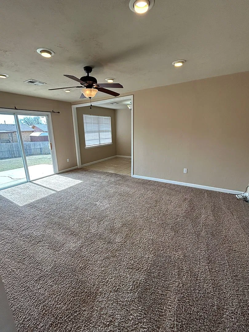 3 Bedroom Now Available In The Mac School District! — Photo 4