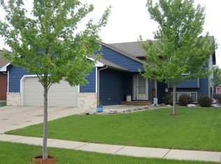 432 N Perry Ln, Harrisburg, SD 57032