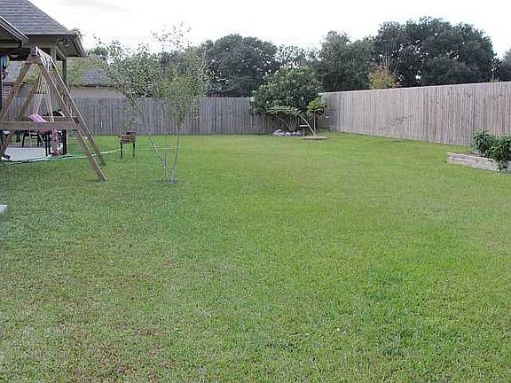 2nd image of 107 Oak Shadows Dr