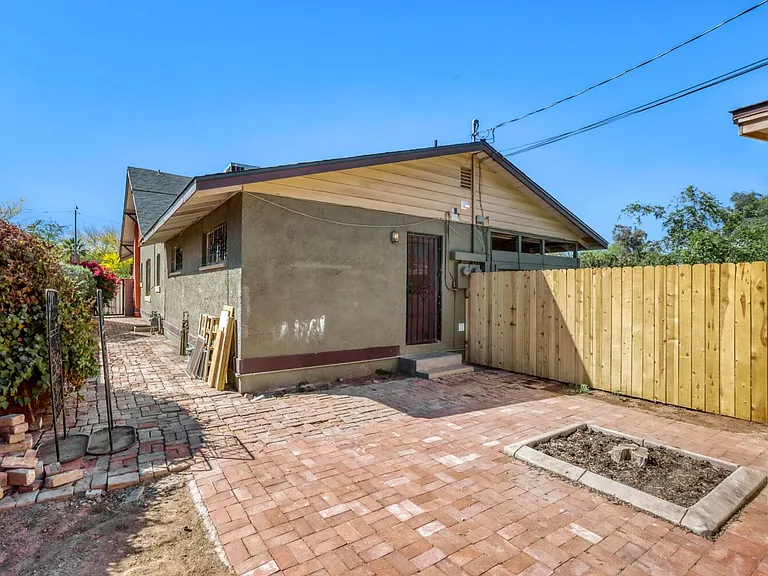 1326 W Monroe St — Photo 16