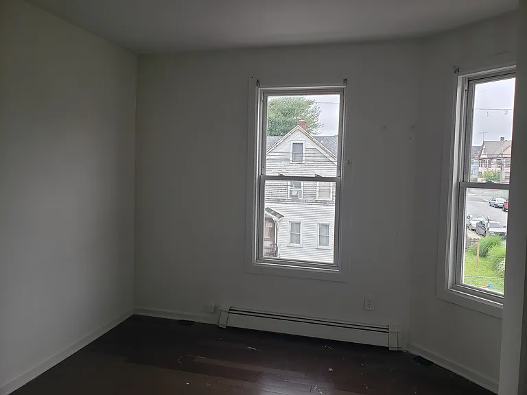 196 Putnam St #2 — Photo 5