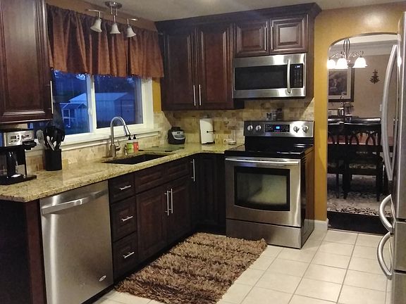4th image of 1600 17th Ave S