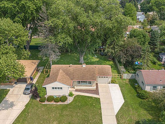 3rd image of 816 N Randall Ave