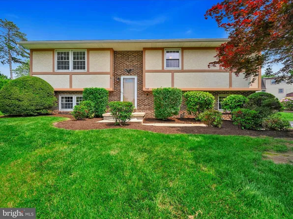 719 Loblolly Ln, Reading, PA 19607