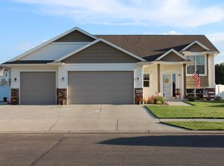 2506 Peach Tree Dr, Bismarck, ND 58504