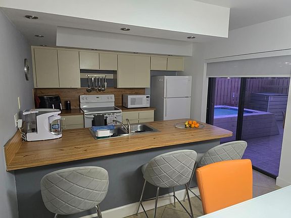 4th image of 5525 NW 59th Place
