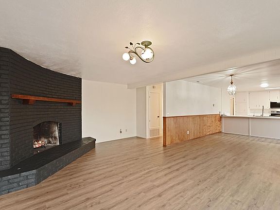 5th image of 25 4th Ave