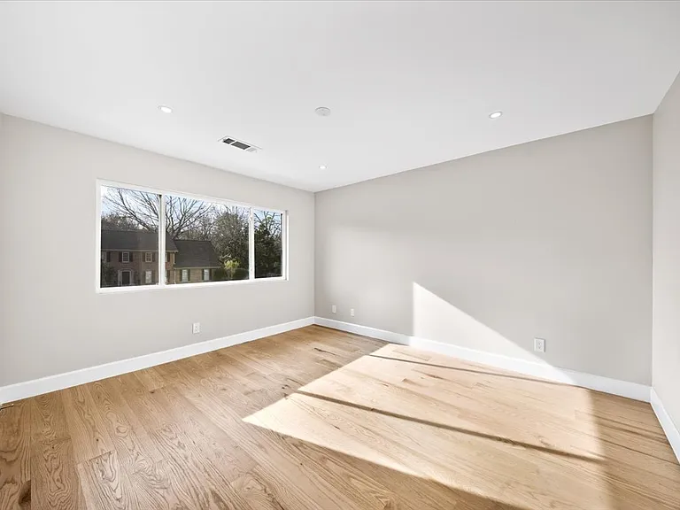 250 Bruton Way — Photo 33