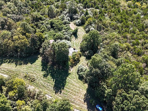 2nd image of 948 Arrowhead Lake Rd