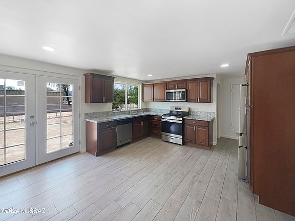 2nd image of 2831 W Aurora Dr