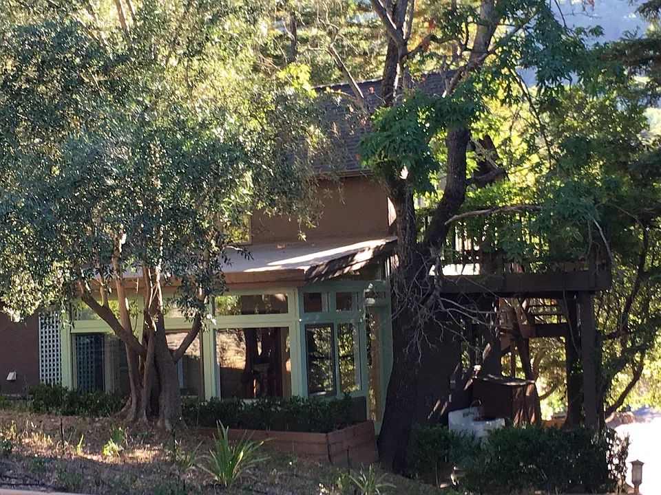 16400 Matilija Dr