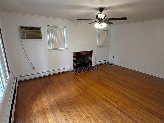 3rd image of 720 Erudo St #1