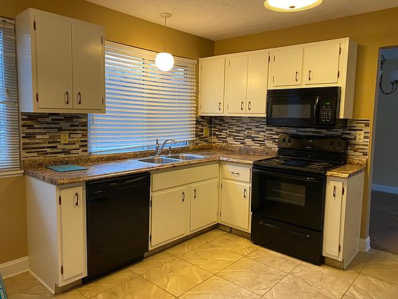 3rd image of 6732 Forest Glen Ave