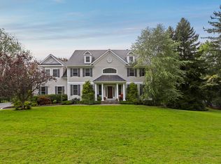 82 Old Farm Rd S, Pleasantville, NY 10570