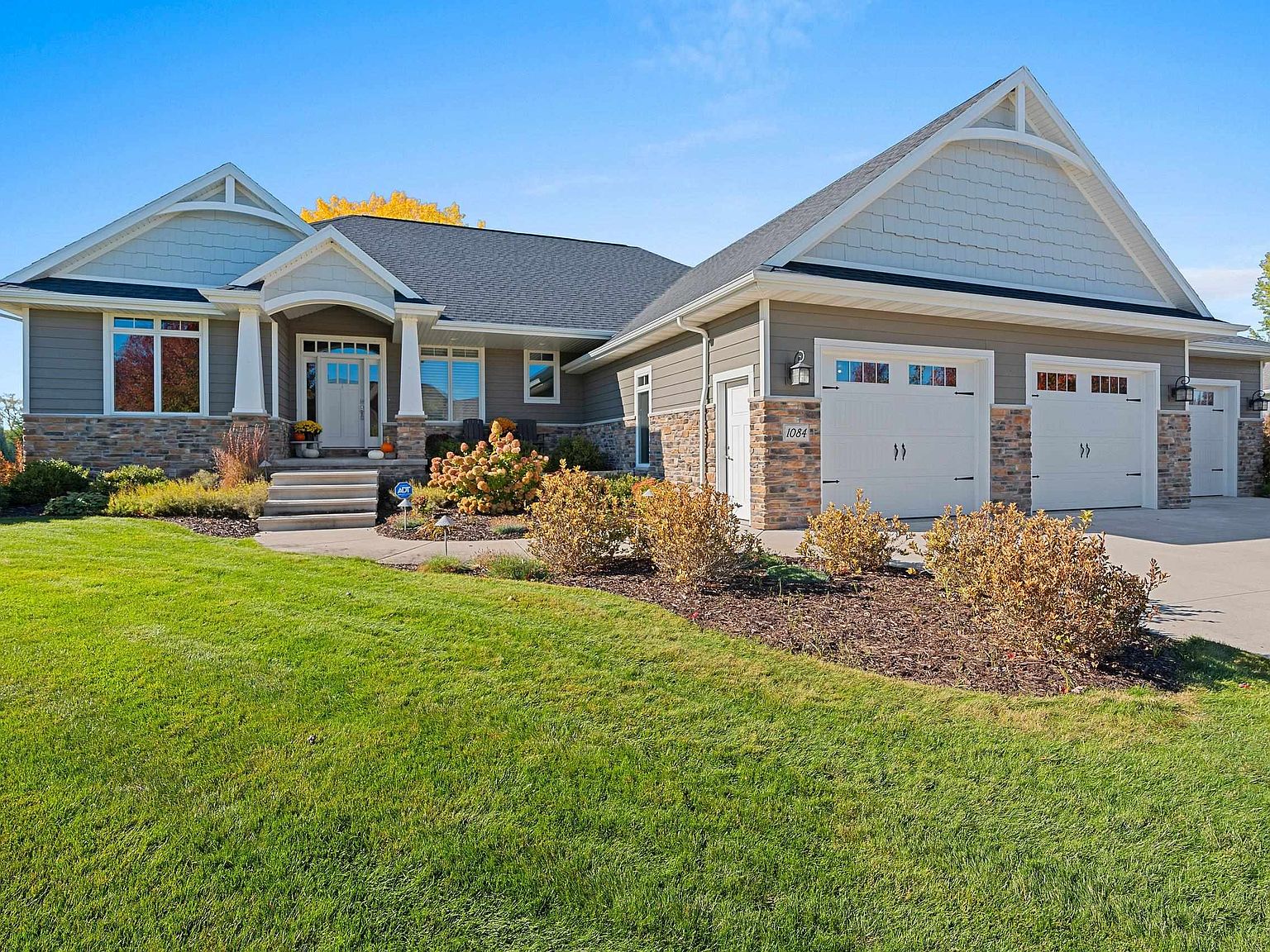 1084 Crown Pointe Cir, Suamico, WI 54173 MLS 50282951 Zillow