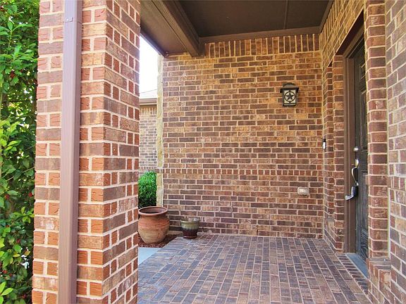 4th image of 1225 Doe Meadow Dr