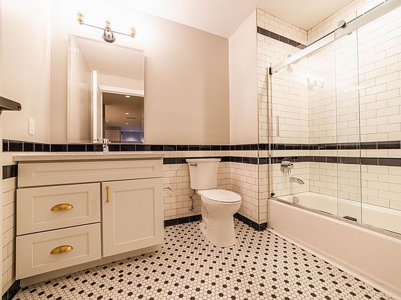 5th image of 32 N Park Row #228