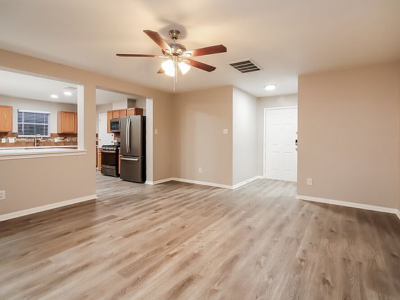 5th image of 8111 Stagewood Dr
