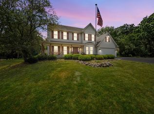 27513 Hunters Ln, Sycamore, IL 60178