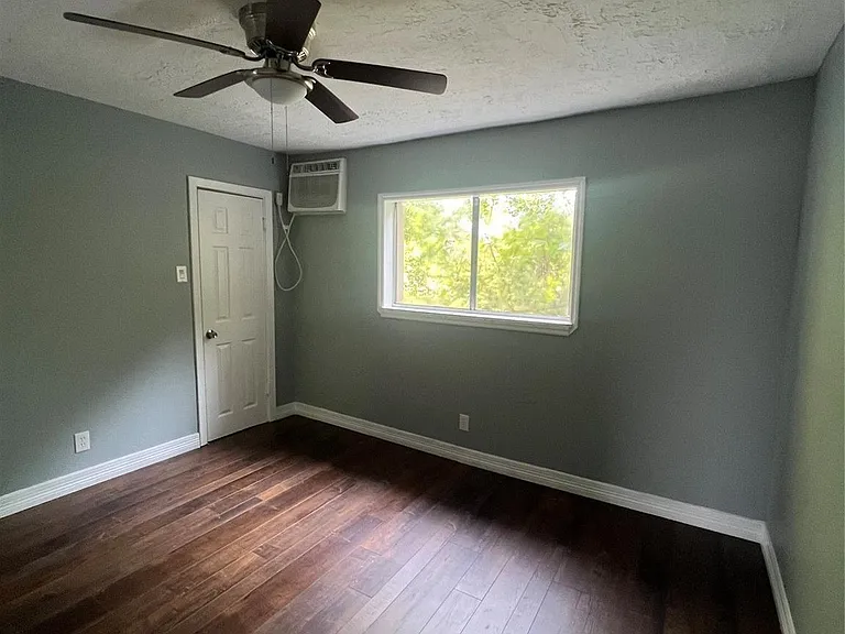 5911 Grace Ln #3 — Photo 4