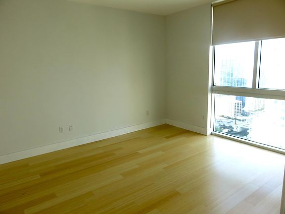 2nd image of 325 Biscayne Blvd #4014