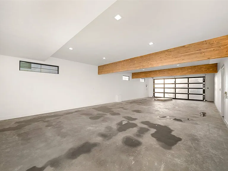 3328 E 55th Ave — Photo 40