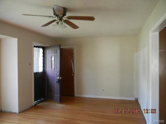 3rd image of 85 Chateau Dr