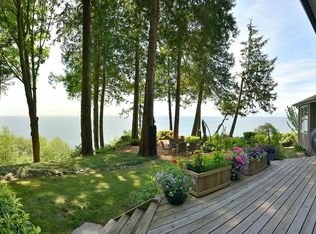 7647 Eureka Pl, Sunshine Coast, BC V7Z 1A1