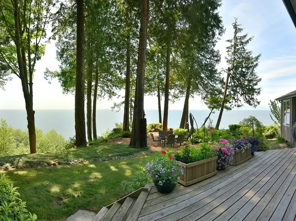 7647 Eureka Pl, Sunshine Coast, BC V7Z 1A1