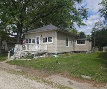 303 S Spruce St, Villa Grove, IL, 61956
