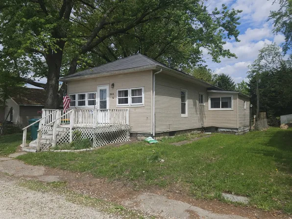 303 S Spruce St, Villa Grove, IL 61956
