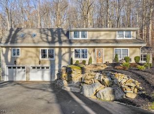 633 Sweet Hollow Rd, Bloomsbury, NJ 08804