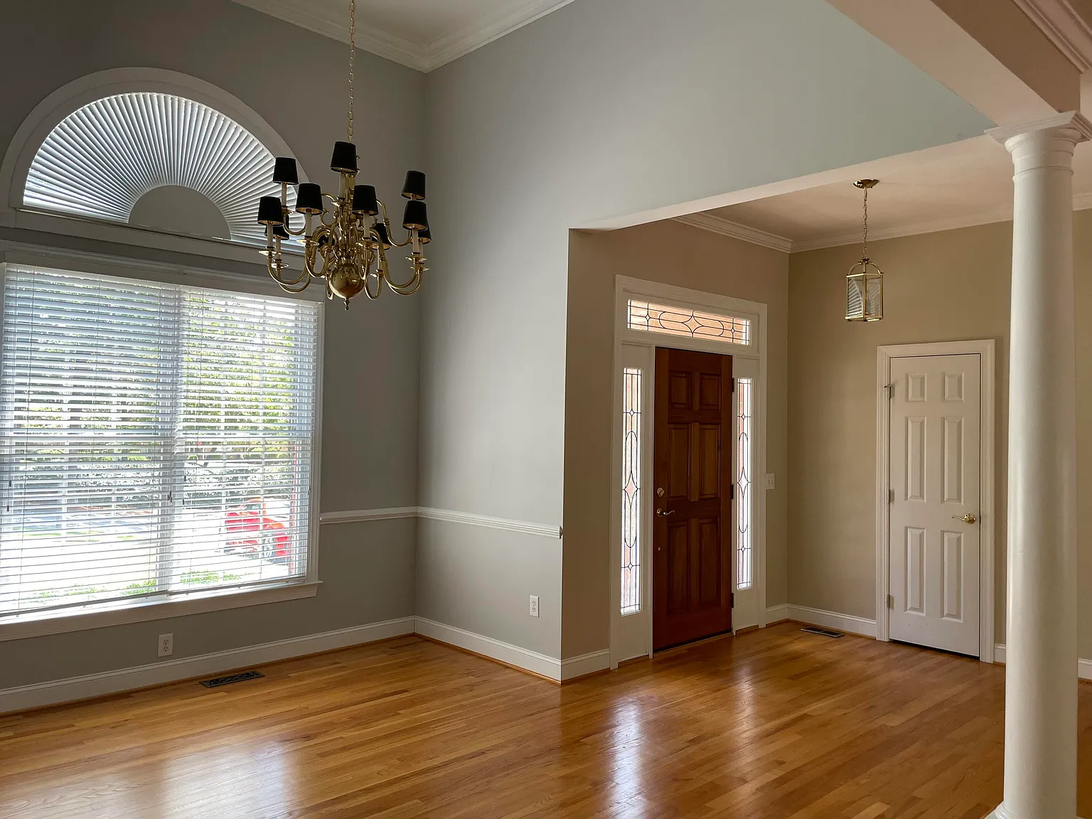 3 bed, 2.5 bath, 2423 sqft, $2,600 — Photo 4