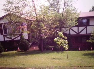 1 Chestnutwood Dr, Wilkes Barre, PA 18702