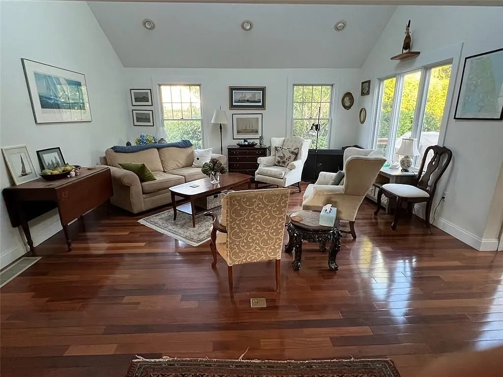 3 bed, 2.0 bath, 1754 sqft, $3,750 — Photo 4