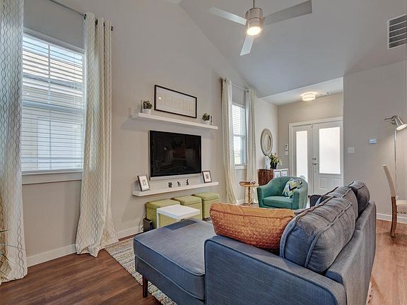 3rd image of 365 Rose Dr #A