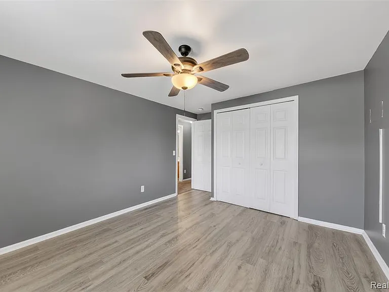 16515 Terrace Village Dr — Photo 32