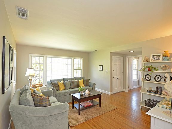 4th image of 2825 Butler Ave