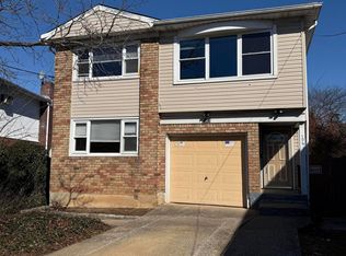 1061 Arden Ave, Staten Island, NY 10312