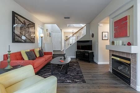 4th image of 50 Metro Ln