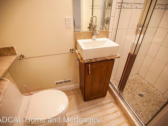4th image of 2223 42nd Ave Room C
