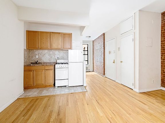 3rd image of 309 E 95th St APT 14