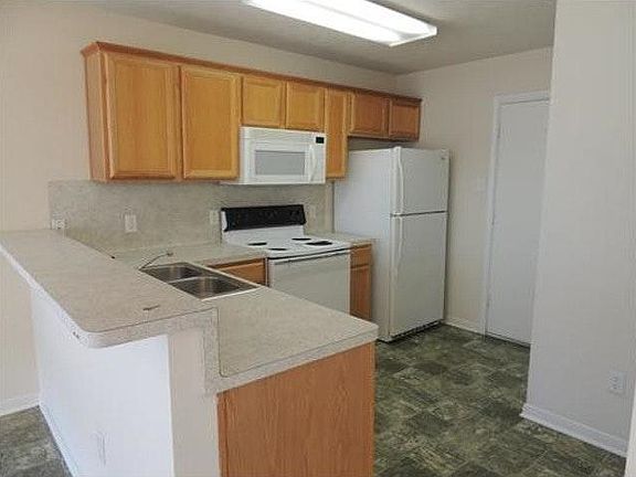Kitchen (with all appliances)
