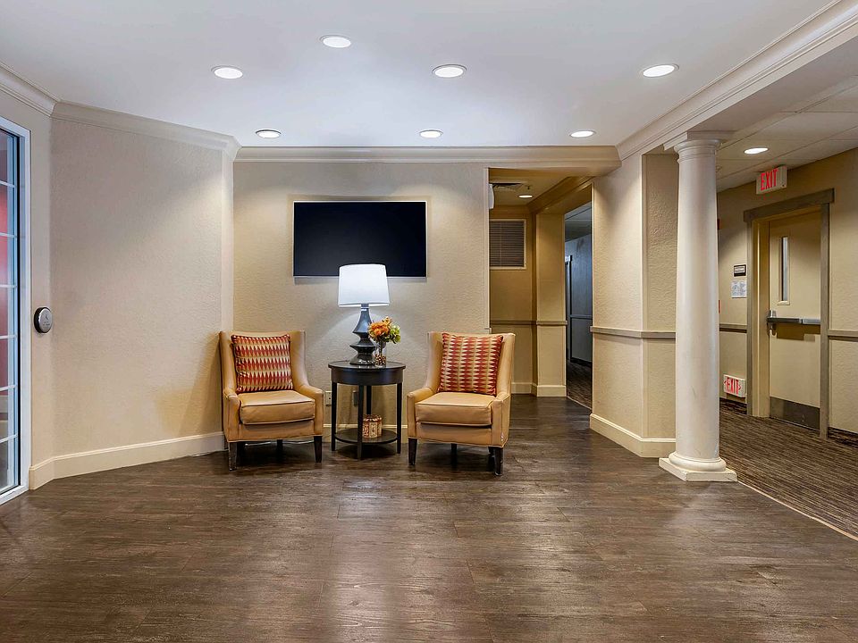 Lobby and Guest Check-in