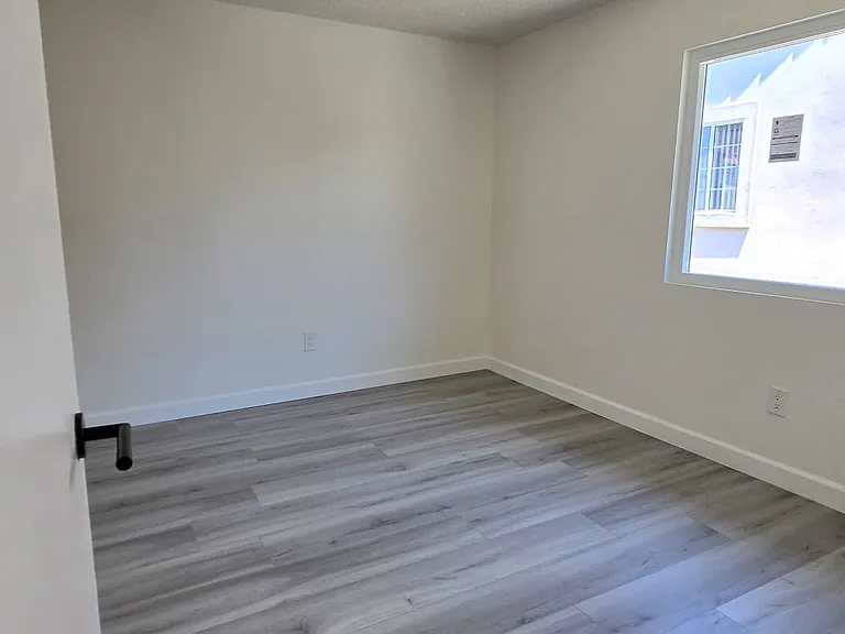 1334 Engracia Ave — Photo 16
