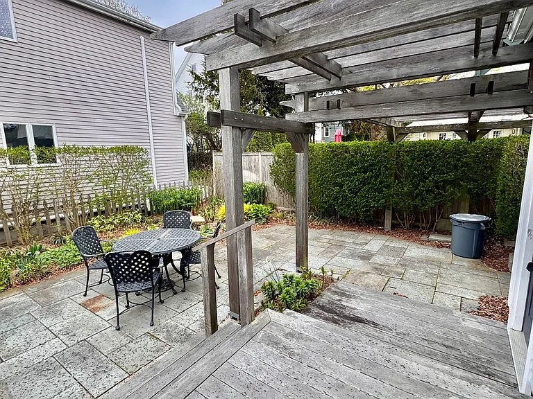 21 Diving St — Photo 5