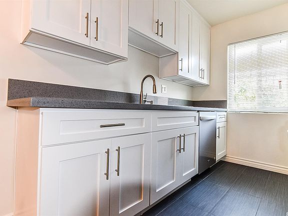 5th image of 512 Griswold St APT 6
